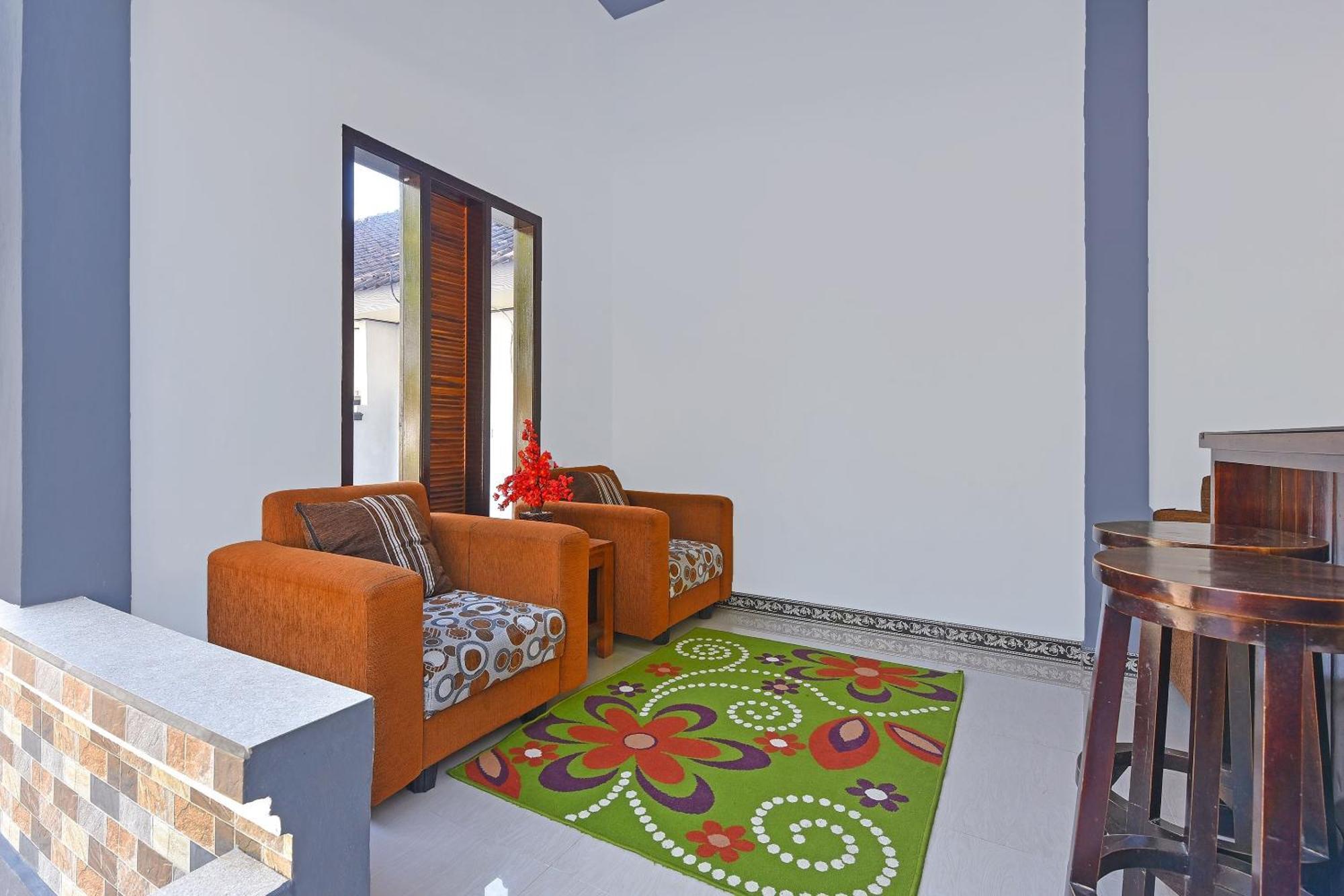 Oyo 91192 Homestay Antara Гилиманук Экстерьер фото
