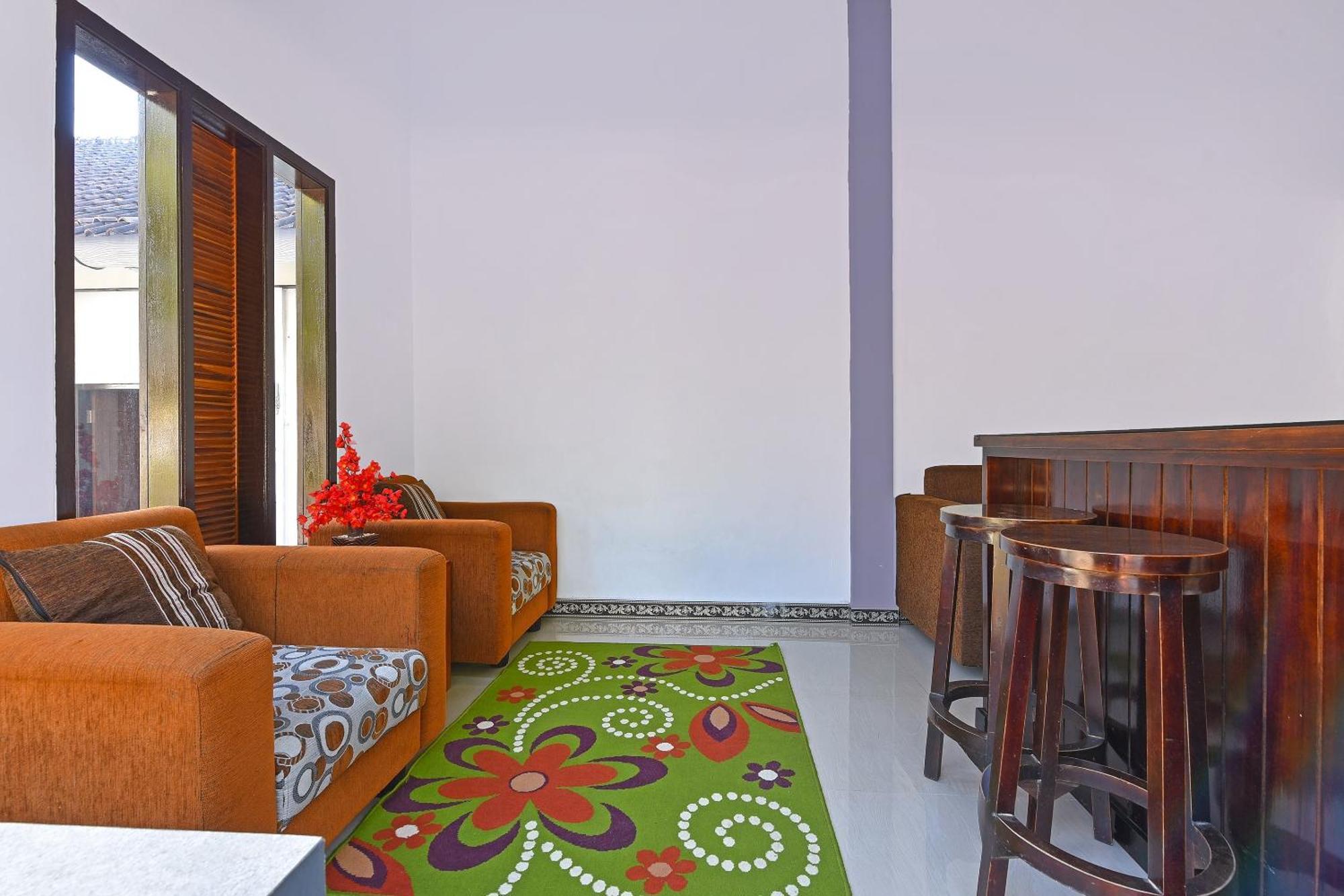 Oyo 91192 Homestay Antara Гилиманук Экстерьер фото