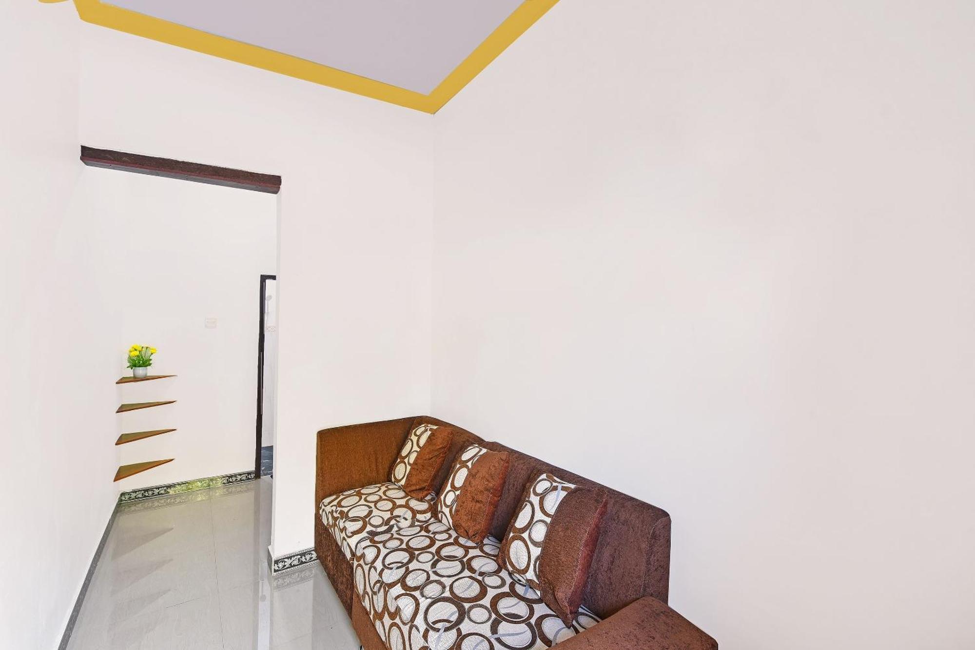 Oyo 91192 Homestay Antara Гилиманук Экстерьер фото