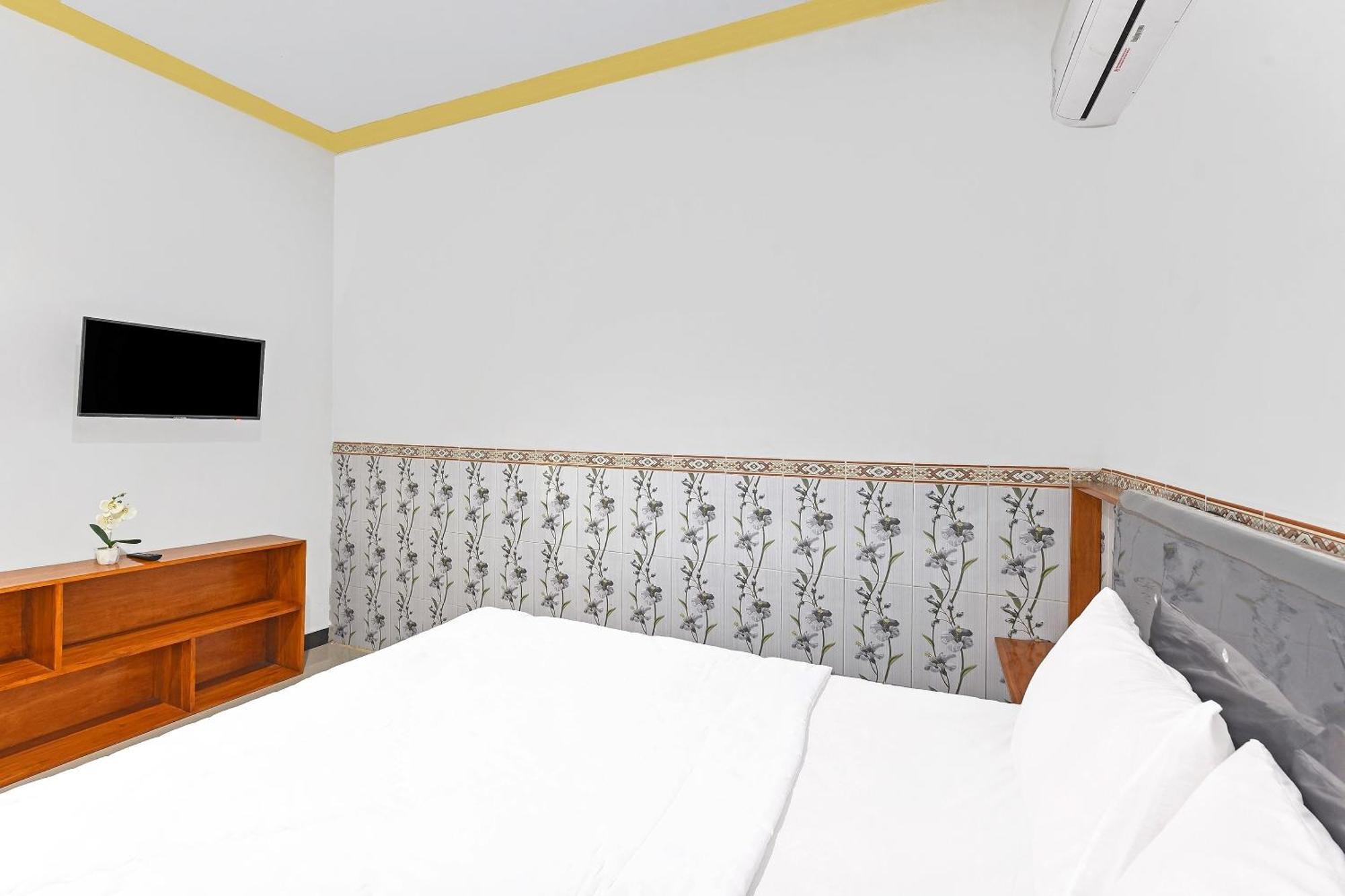 Oyo 91192 Homestay Antara Гилиманук Экстерьер фото